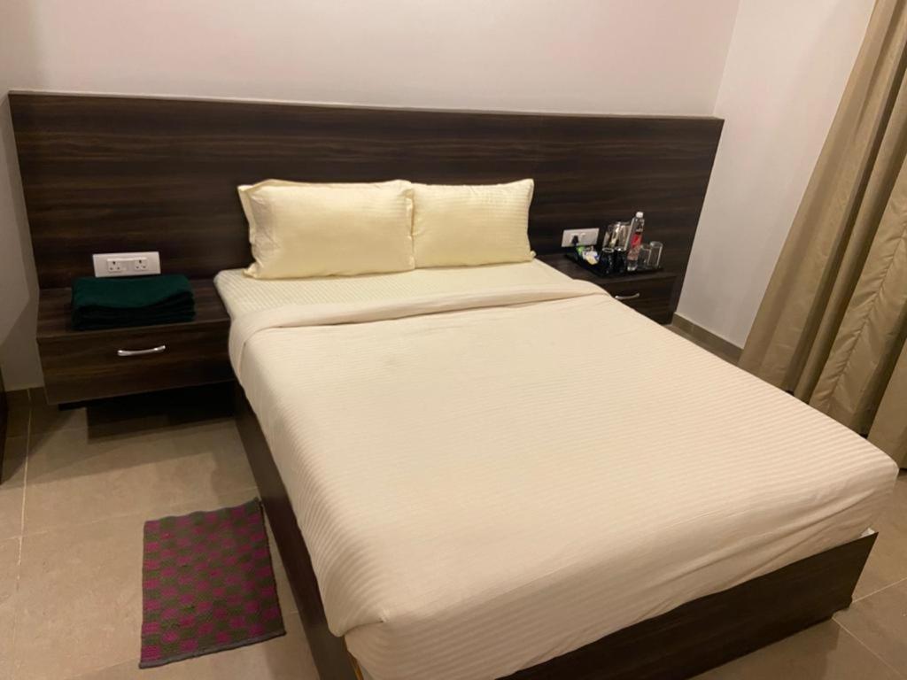 Aarya Mansion Vaccinated Staff Hotel Hassan Bagian luar foto